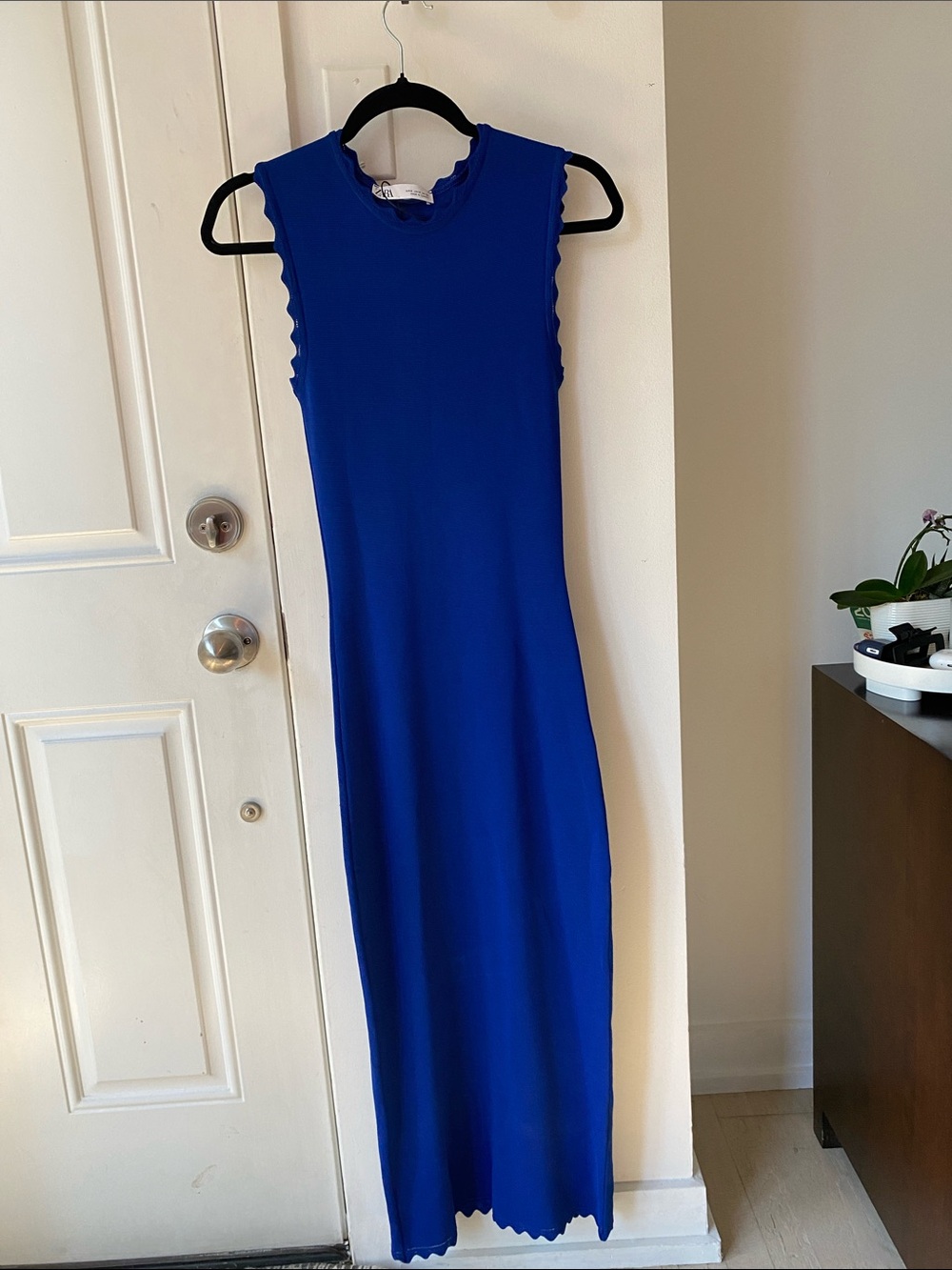 NWOT Sleeveless Royal Blue midi Dress - Elegant Ribbed Design